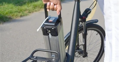 ¿Puedo reemplazar la batería original de la bicicleta eléctrica por otra marc...